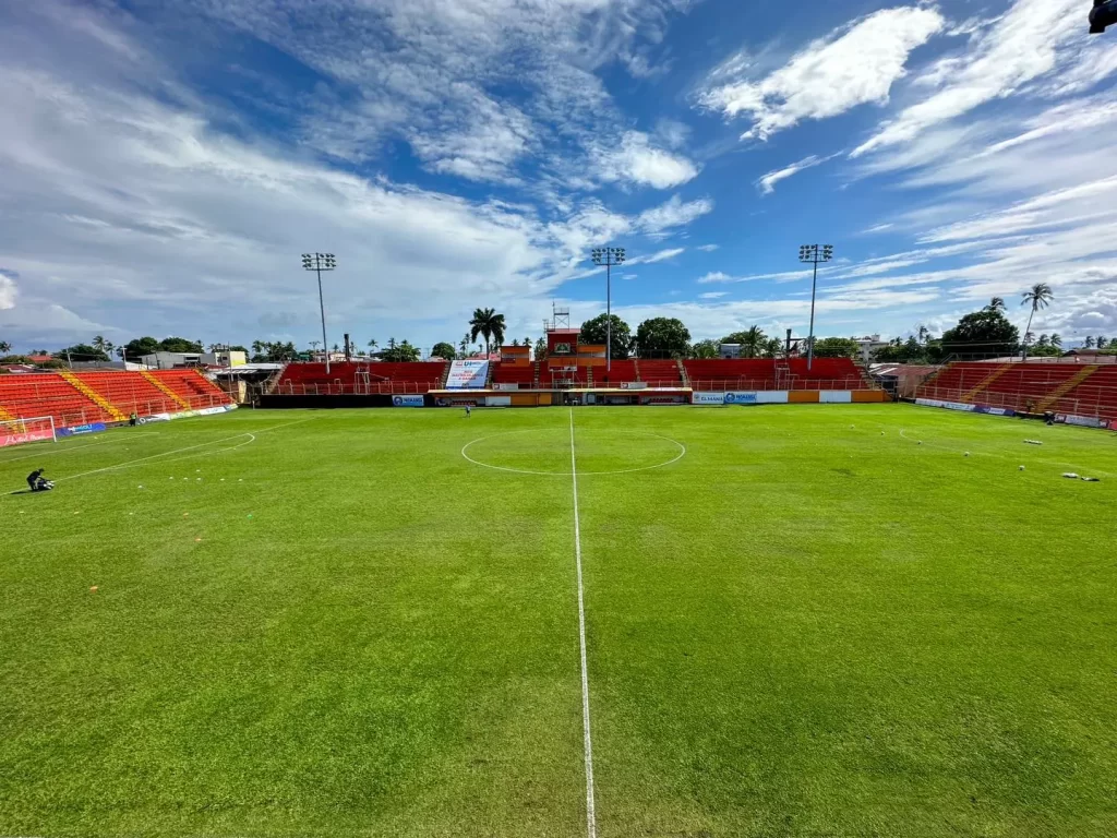 Estadio Miguel Ángel Lito Pérez (2)