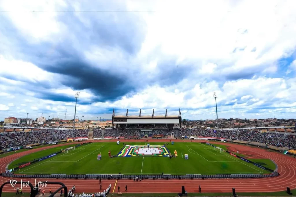 Stade Omnisport Ahmadou Ahidjo - Estadio Ahmadou Ahidjo (2)