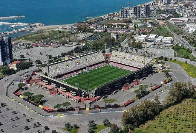 Stadio Comunale Arechi - Estadio Arechi (5)